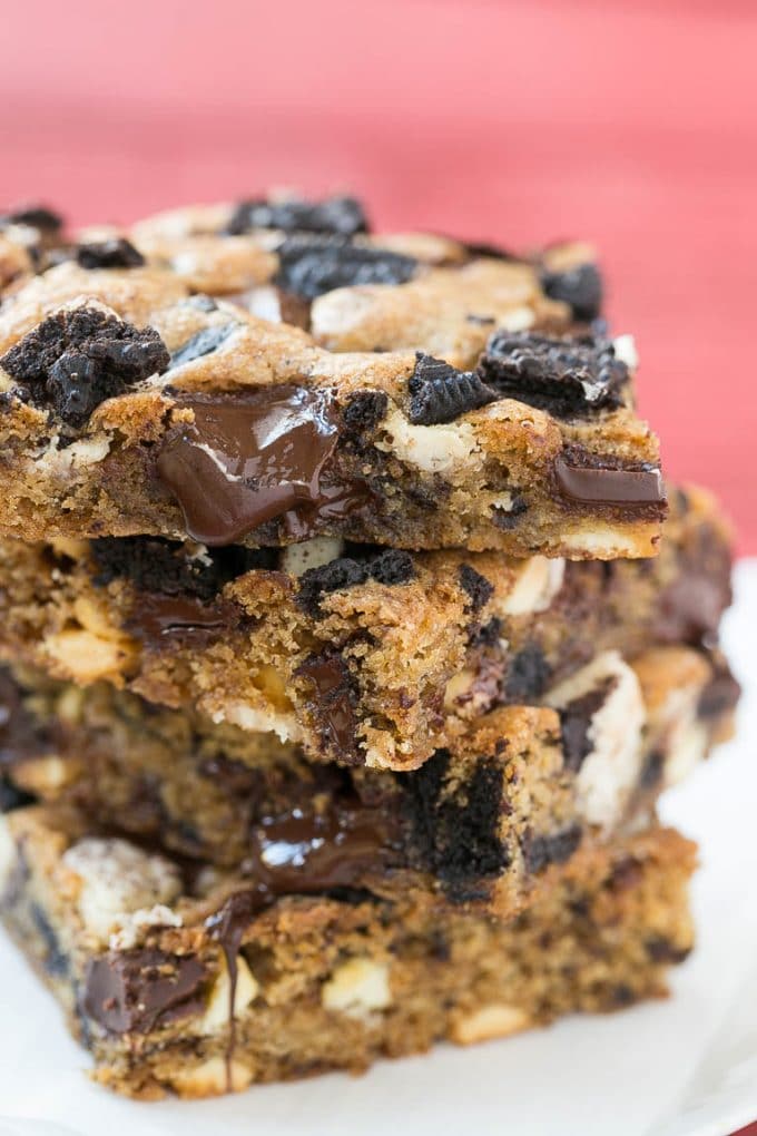 Cookies and Cream Bars Recipe | Oreo Bars | Blondie Recipe #chocolate #oreo #blondies #baking #cookies #uzhal A stack of blondies filled with chocolate chunks and chopped cookies.