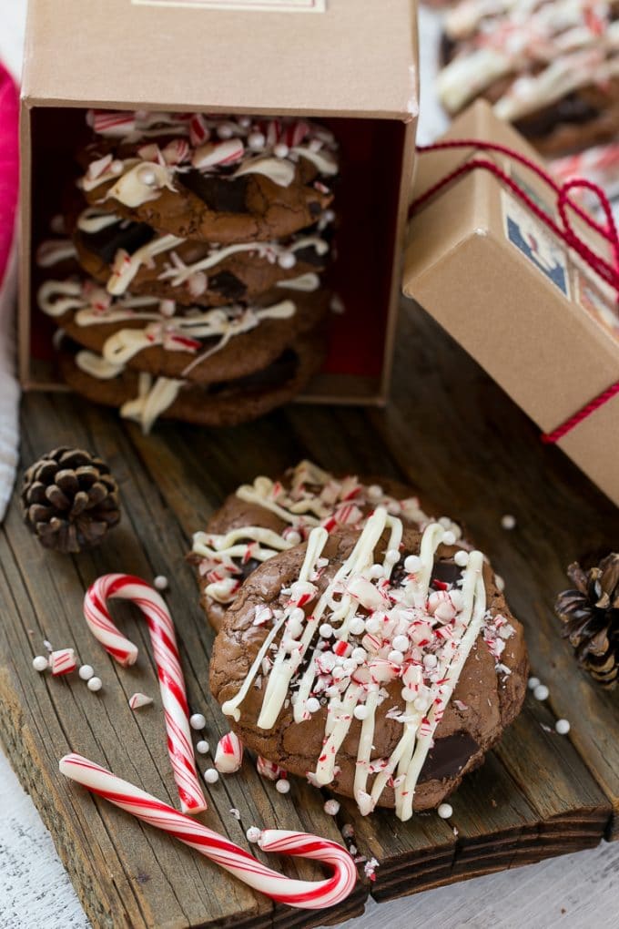 Peppermint Bark Cookie | Easy Peppermint Bark Cookies | Christmas Cookies | Peppermint Bark Cookies | Chocolate Peppermint Cookie #peppermint #peppermintbark #cookies #christmas #holiday #dessert #uzhal Chocolate Peppermint Cookies topped with crushed candy canes in a gift box.