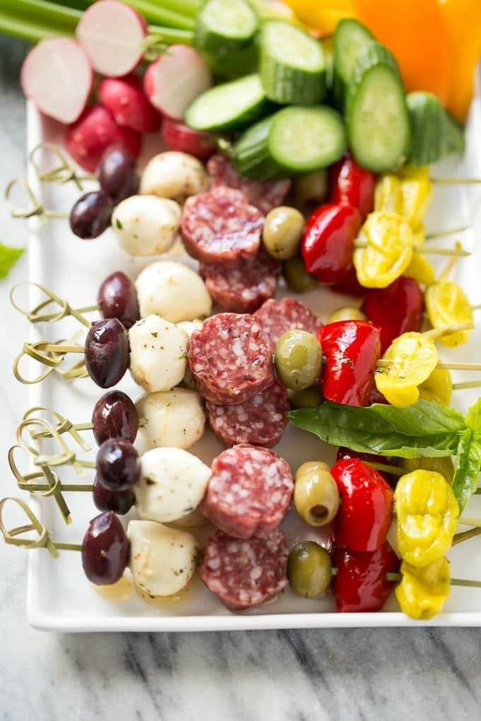 Antipasto Skewers Recipe | Easy Antipasto | Best Antipasto #antipasto #skewers #appetizer #uzhal A tray of antipasto kabobs with meat, olives and vegetables.