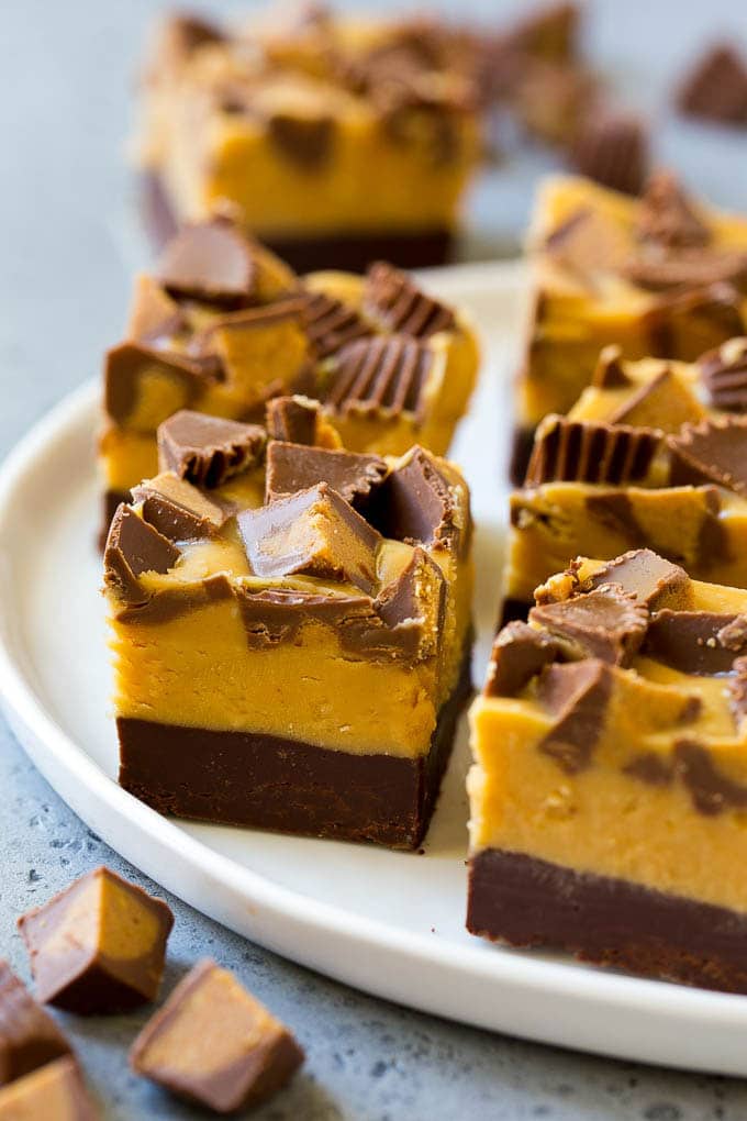 Chocolate Peanut Butter Fudge Recipe | Peanut Butter Cup Fudge | Easy Fudge Recipe #chocolate #peanutbutter #fudge #baking #dessert #uzhal Squares of chocolate peanut butter fudge topped with peanut butter cups.