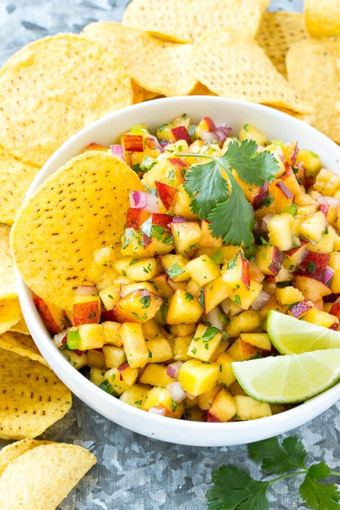 Peach Salsa | Fruit Salsa #peaches #salsa #dip #appetizer #uzhal Peach salsa served with corn tortilla chips.
