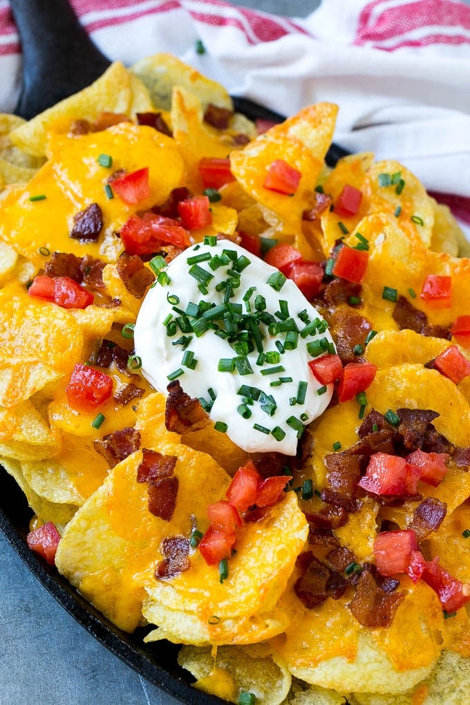 Irish Nachos Recipe | Potato Nachos | Potato Chip Recipe | Appetizer Recipe #nachos #potatoes #cheese #bacon #appetizer #uzhal A skillet of Irish nachos topped with melted cheese, bacon, tomatoes and sour cream.