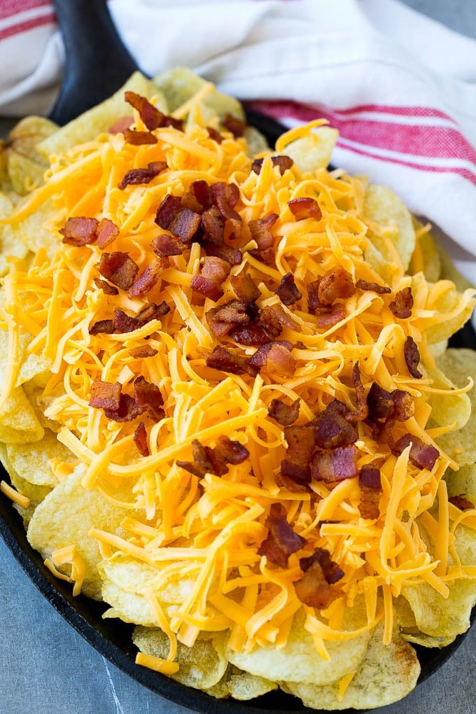 Irish Nachos Recipe | Potato Nachos | Potato Chip Recipe | Appetizer Recipe #nachos #potatoes #cheese #bacon #appetizer #uzhal Kettle chips topped with shredded cheese and bacon.