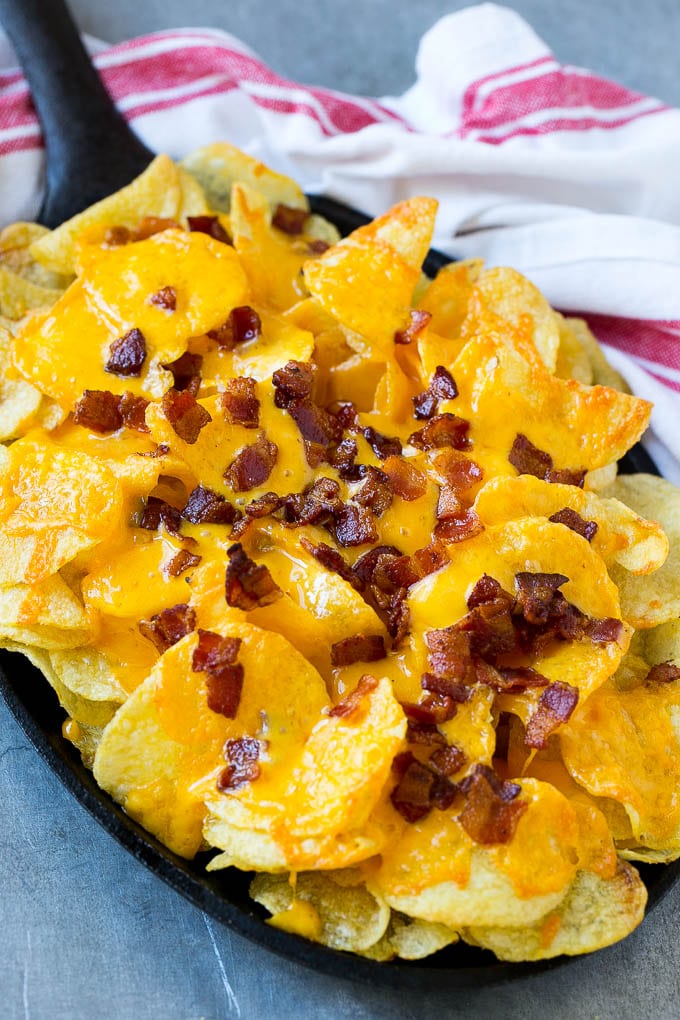 Irish Nachos Recipe | Potato Nachos | Potato Chip Recipe | Appetizer Recipe #nachos #potatoes #cheese #bacon #appetizer #uzhal Potato chips topped with melted cheese and bacon.