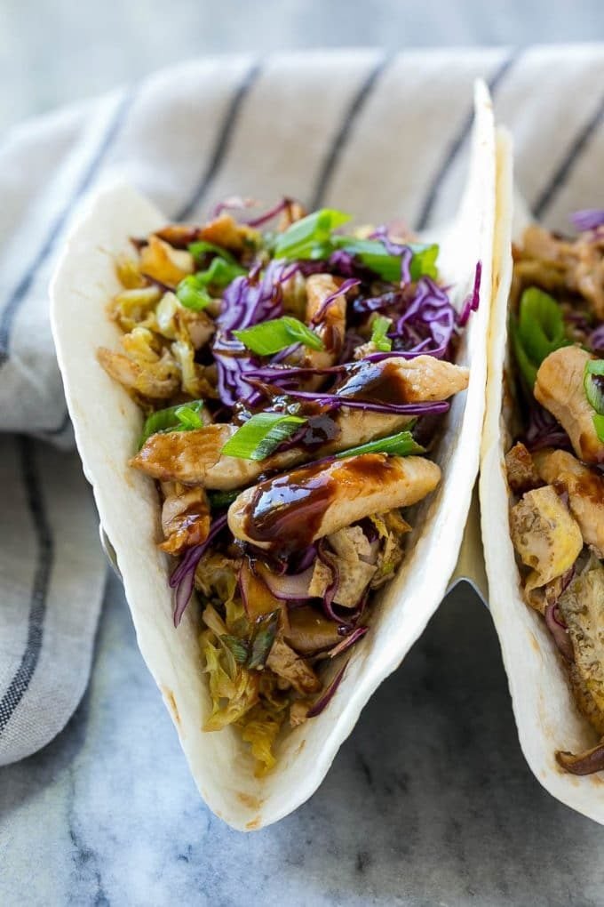 Moo Shu Chicken Recipe | Easy Chicken Recipe | Asian Chicken Recipe | Take Out Recipe | Easy Dinner Recipe #chicken #stirfry #mooshu #dinner #uzhal Tortillas filled with stir fried chicken and veggies with eggs and hoisin sauce.