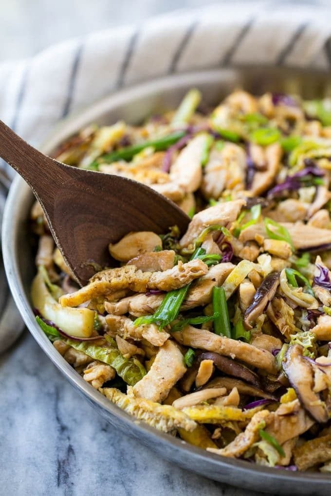 Moo Shu Chicken Recipe | Easy Chicken Recipe | Asian Chicken Recipe | Take Out Recipe | Easy Dinner Recipe #chicken #stirfry #mooshu #dinner #uzhal Moo shu chicken in a skillet with vegetables.