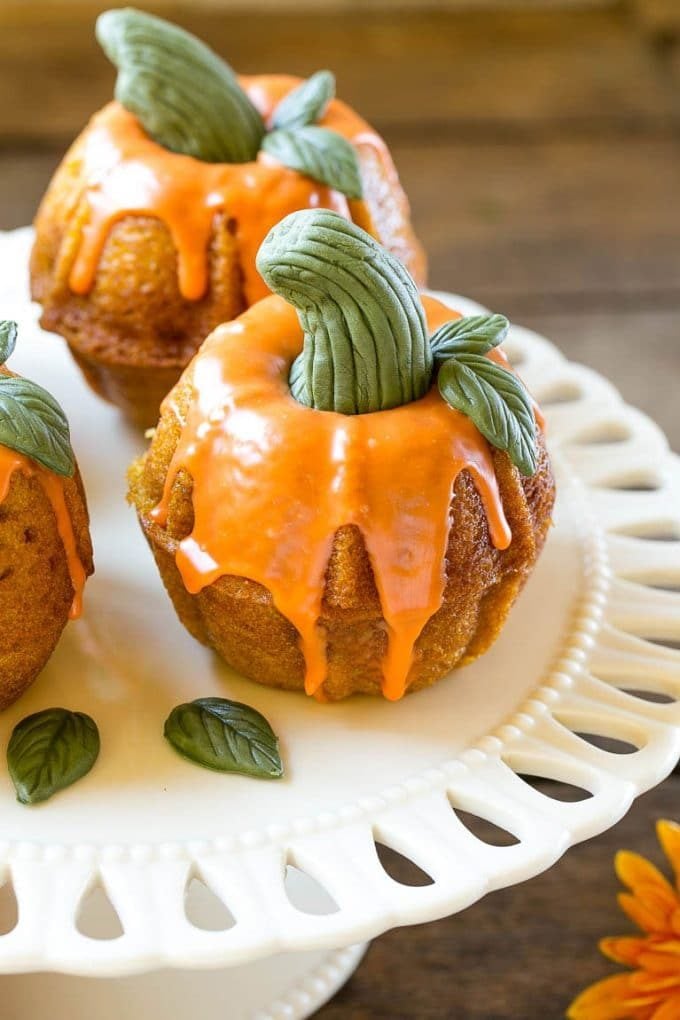 Pumpkin Spice Cake Recipe | Pumpkin Cake | Easy Pumpkin Cake | Thanksgiving Dessert #thanksgiving #pumpkin #cake #pumpkincake #spicecake #dessert #uzhal #holiday A platter of pumpkin spice cakes decorated like pumpkins.