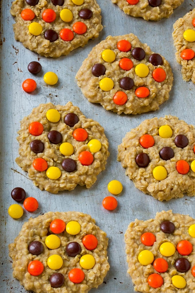 No Bake Peanut Butter Cookies Recipe | No Bake Cookies | Peanut Butter Cookies #peanutbutter #cookies #nobake #nobakecookies #peanutbuttercookies #dessert #uzhal A sheet pan full of cookies with candies on top.