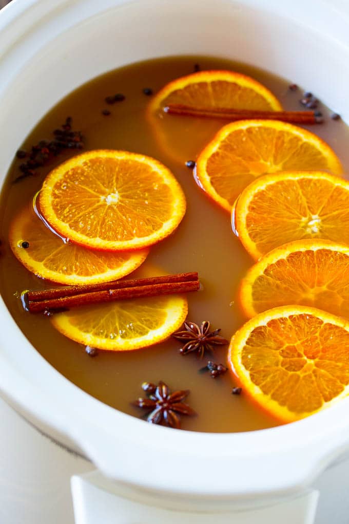 Slow Cooker Apple Cider | Mulled Apple Cider | Crockpot Apple Cider #cider #apple #applecider #drink #crockpot #slowcooker #uzhal Crock pot spiced drink with orange slices and aromatic spices.