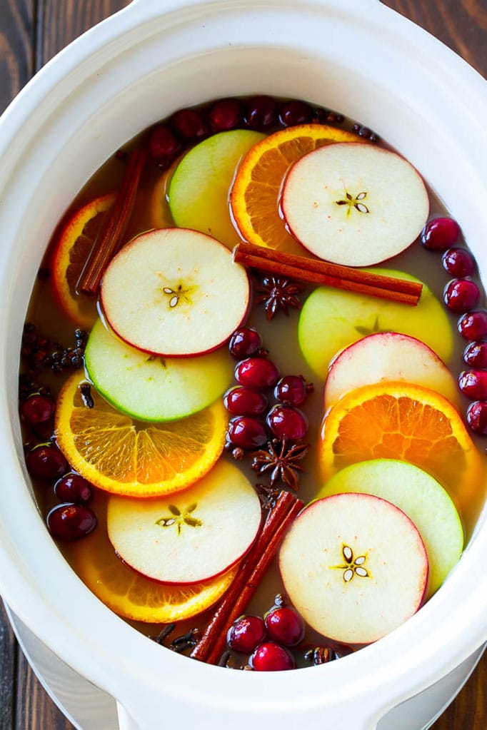 Slow Cooker Apple Cider | Mulled Apple Cider | Crockpot Apple Cider #cider #apple #applecider #drink #crockpot #slowcooker #uzhal Slow cooker apple cider garnished with apple slices, oranges, cranberries, cinnamon sticks and spices.