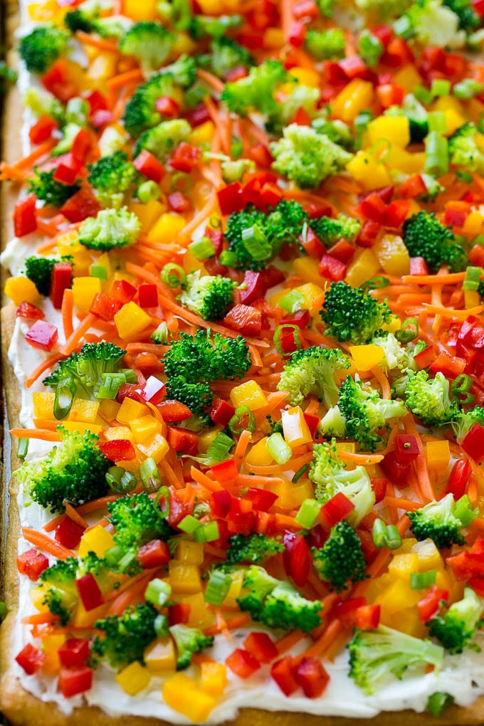 Veggie Pizza Recipe | Crescent Veggie Pizza | Vegetable Pizza Recipe | Holiday Appetizer | Homemade Veggie Pizza #pizza #veggies #vegetarian #appetizer #uzhal Veggie pizza on a crescent roll crust with colorful fresh vegetables.