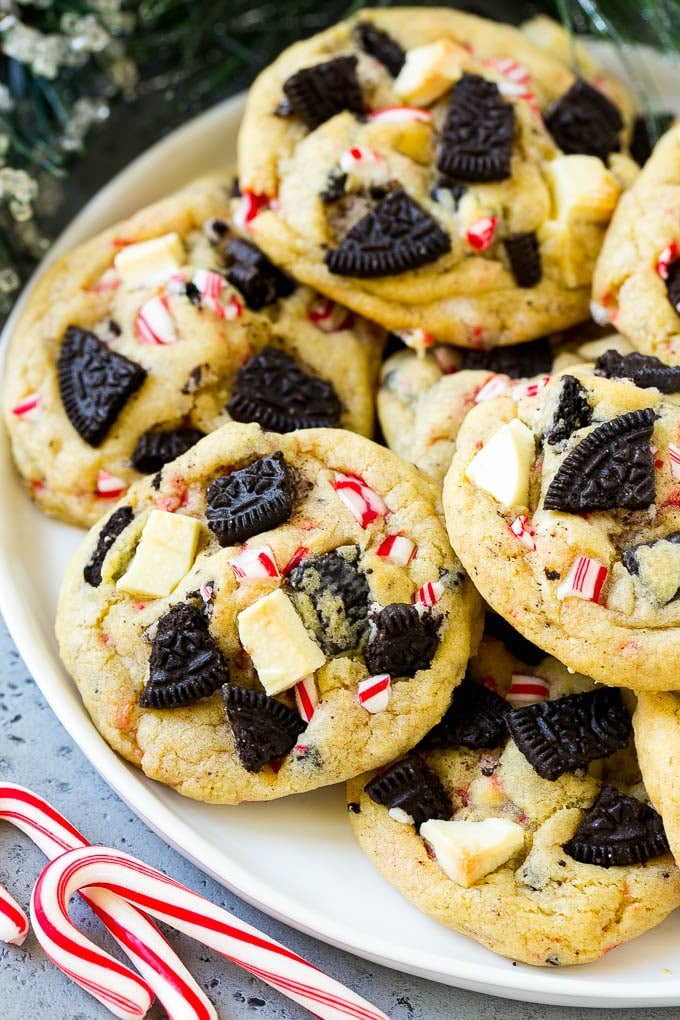 Oreo Peppermint Cookies Recipe | Candy Cane Cookies | Oreo Cookies #oreo #peppermint #cookies #baking #Christmas #sweets #uzhal A plate of Oreo peppermint cookies filled with white chocolate and candy canes.