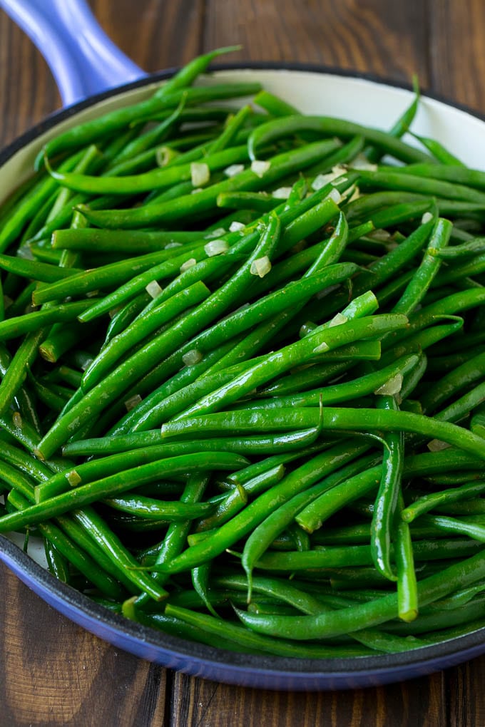 Green Beans with Bacon Recipe | Bacon Green Beans #bacon #greenbeans #sidedish #thanksgiving #veggies #dinner #uzhal Cooked green beans tossed with diced onion.