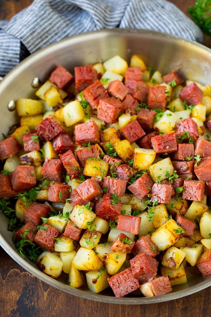 Corned Beef Hash Recipe #hash #cornedbeef #stpatricksday #breakfast #brunch #potatoes #uzhal Corned beef hash with potatoes, onions and fresh herbs.