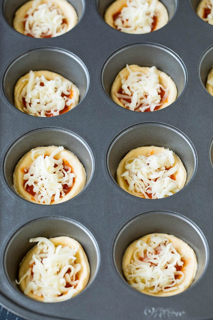 Mini pizzas topped with pepperoni are a fun and easy appetizer option. #pizza #uzhal #appetizer Circles of dough topped with pizza sauce and shredded cheese.