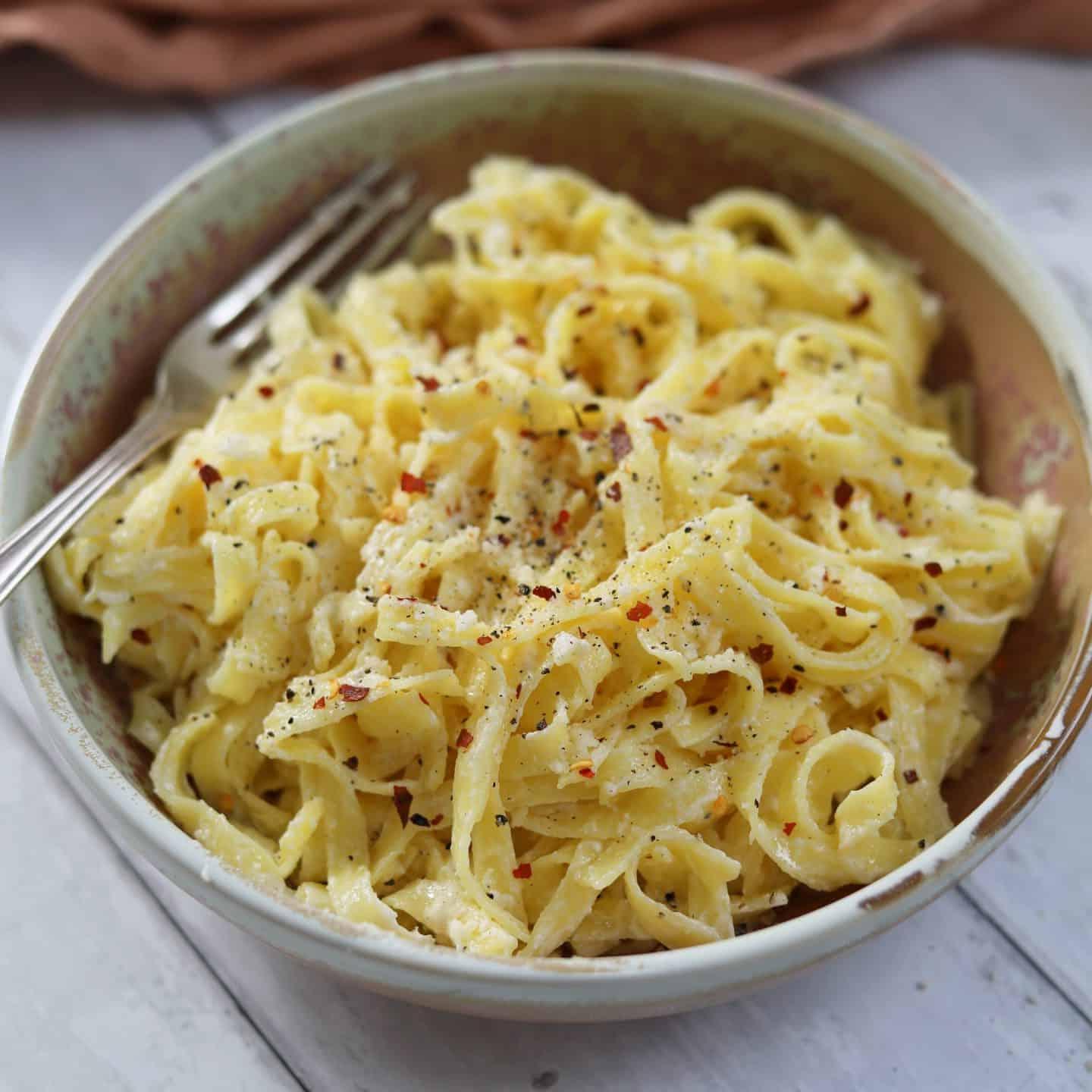 10+ Ricette Senza Glutine in Meno di 30 Minuti 2 Pasta cremosa all'aglio senza glutine per cena veloce