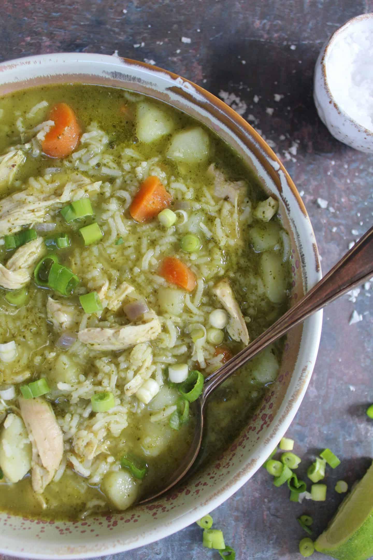 ricetta zuppa di pollo peruviana