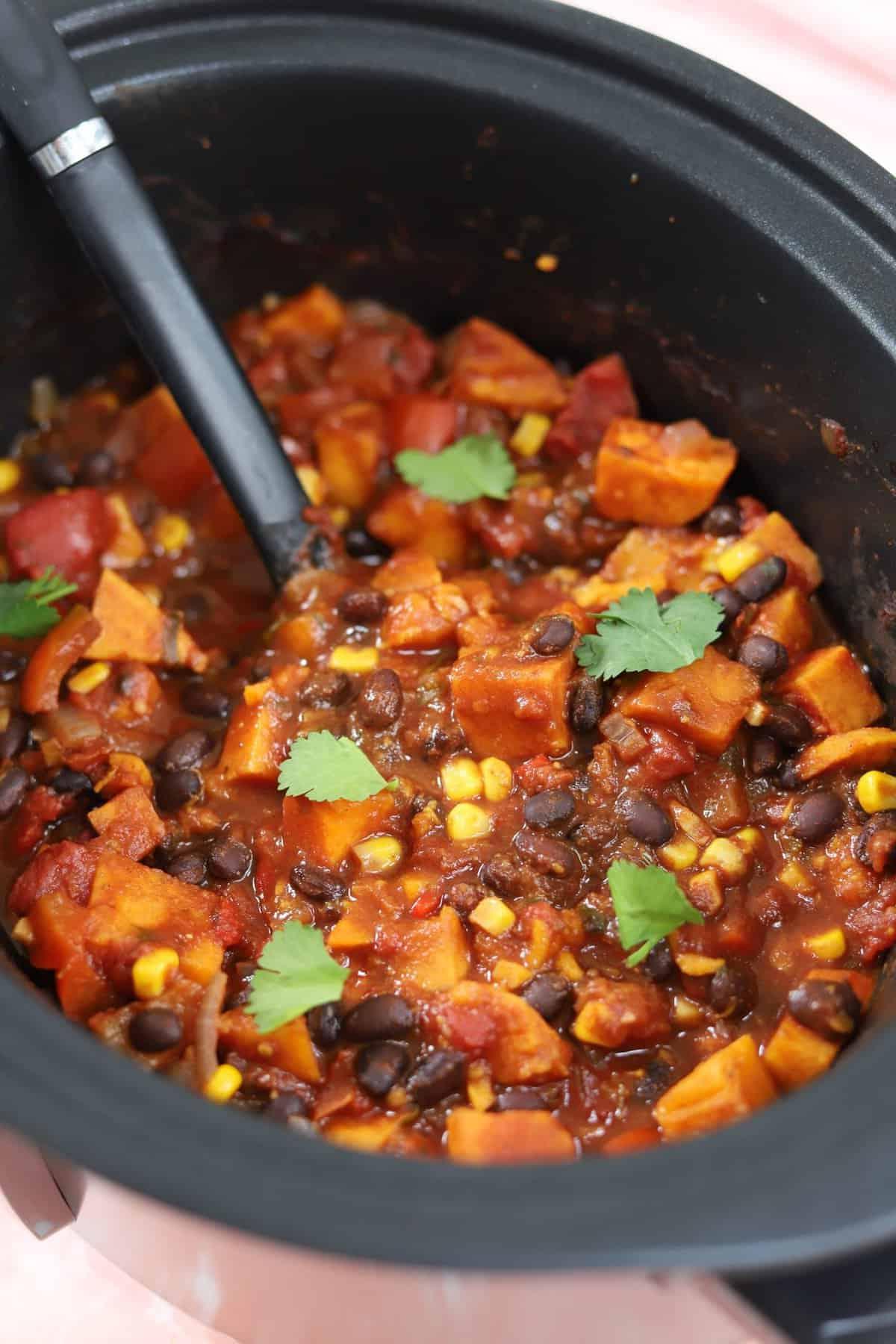 Chili di Patate Dolci a Cottura Lenta 2 Ricetta chili di patate dolci e fagioli neri senza glutine per slow cooker