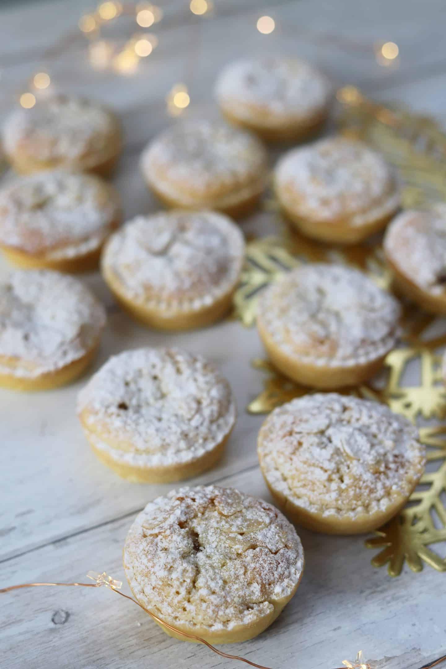 25+ Dolci Natalizi Senza Glutine 20 A spread of frangipane mince pies on a white backgroud.