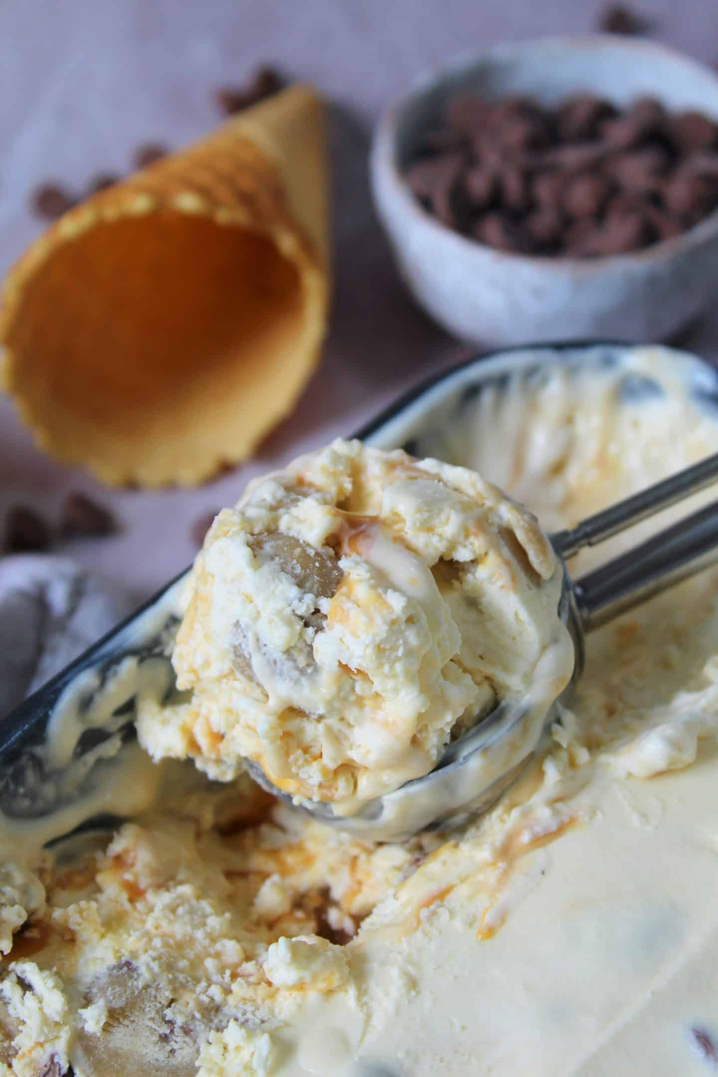 25+ Dolci Natalizi Senza Glutine 22 A ball of gluten free cookie dough ice-cream.