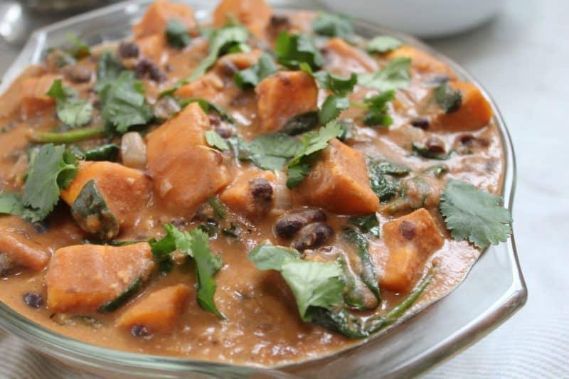 RICETTA VEGANA SENZA GLUTINE STUFATO DI PATATE DOLCI E BURRO DI ARACHIDI