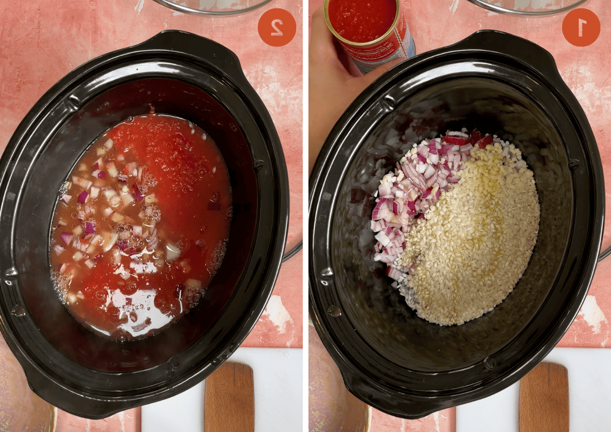 Risotto al Pomodoro e Mascarpone 5 Aggiunta degli ingredienti principali (riso, brodo, pomodori, cipolla, aglio, olio) nella slow cooker per il risotto al pomodoro e mascarpone.