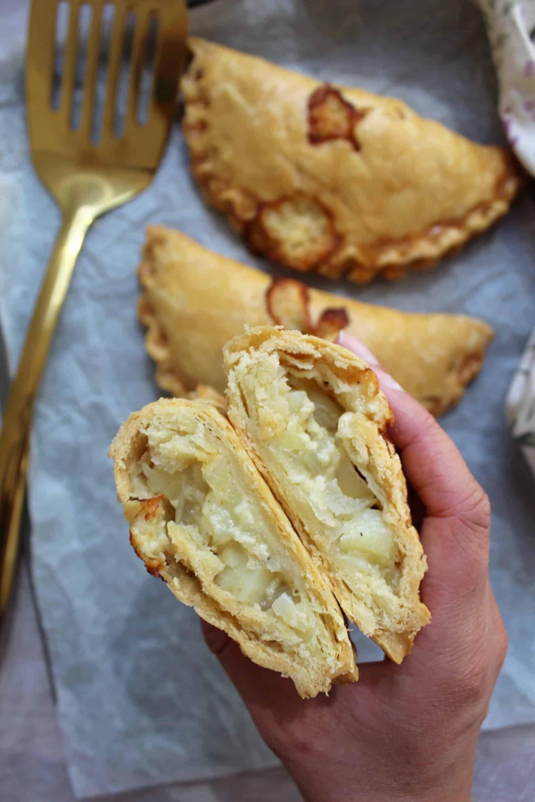 **Calzone senza glutine al formaggio e cipolla** 6 Pasty al formaggio e cipolla senza glutine