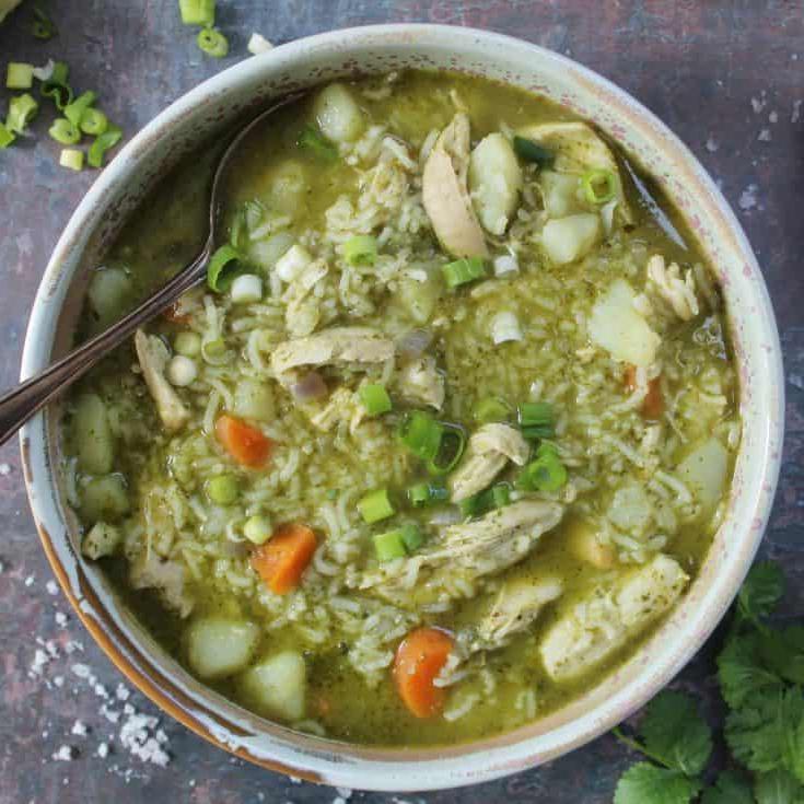 ricetta zuppa di pollo peruviana