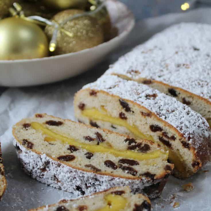 Stollen Senza Glutine 8 Stollen natalizio senza glutine spolverato di zucchero a velo
