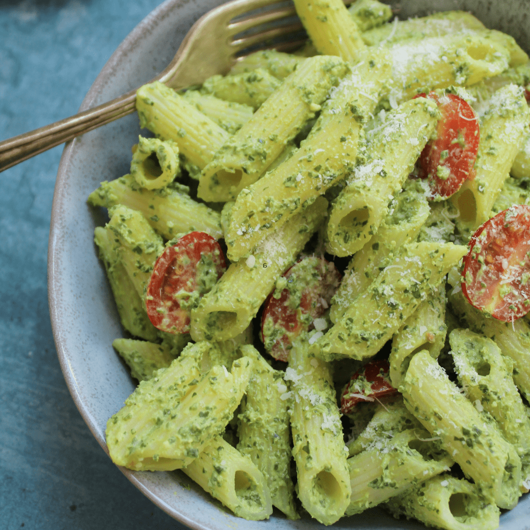10+ Ricette Senza Glutine in Meno di 30 Minuti 9 Pasta senza glutine con salsa di spinaci cruda e cremosa
