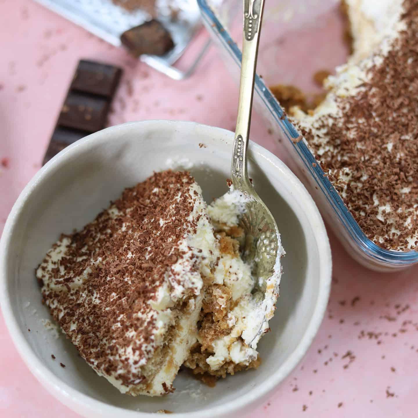 25+ Dolci Natalizi Senza Glutine 10 A bowl of gluten free tiramisu.