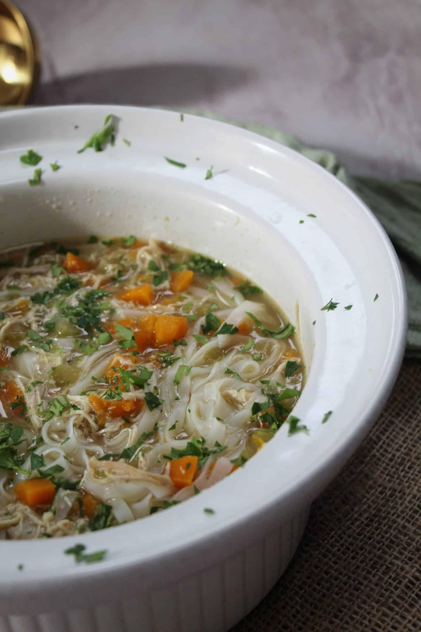 Minestra di pollo e pasta a cottura lenta 2 Ricetta Zuppa di Pollo con Noodles Senza Glutine per Slow Cooker