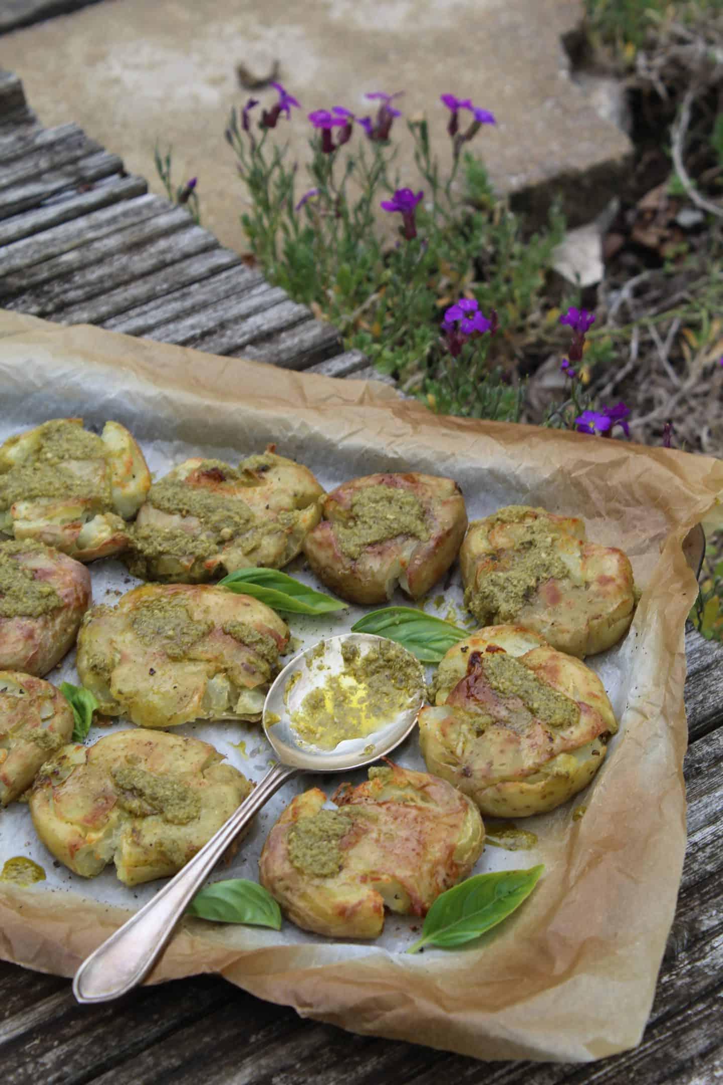 RICETTA PATATE SCHIACCIATE AL PESTO SENZA GLUTINE