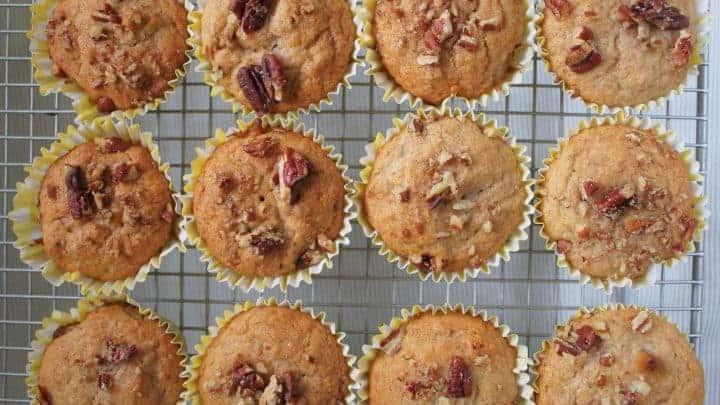 Muffin vegani senza glutine alla banana con noci pecan
