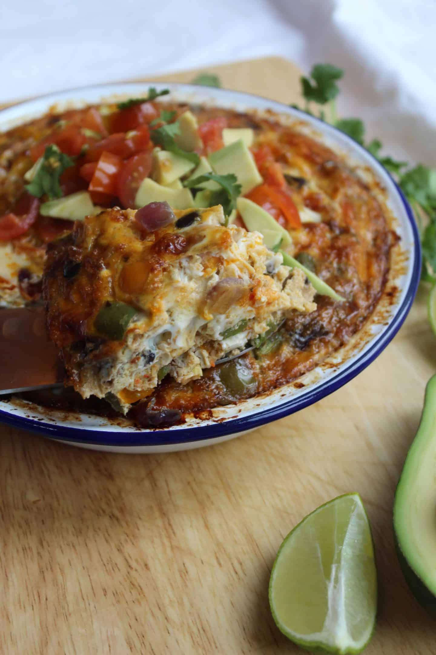 Frittata messicana senza glutine con salsa di avocado e pomodoro