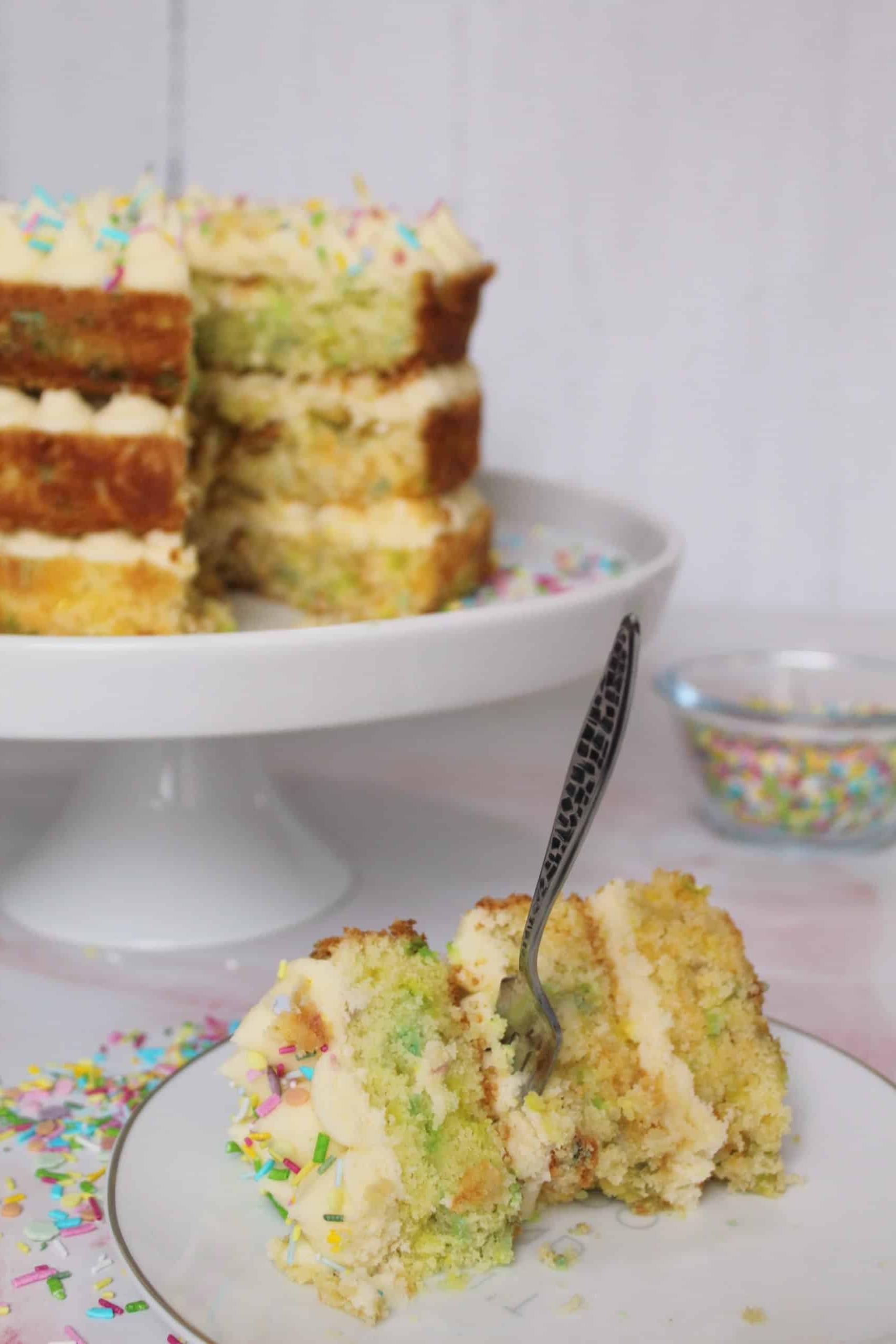 Torta di compleanno Funfetti senza glutine