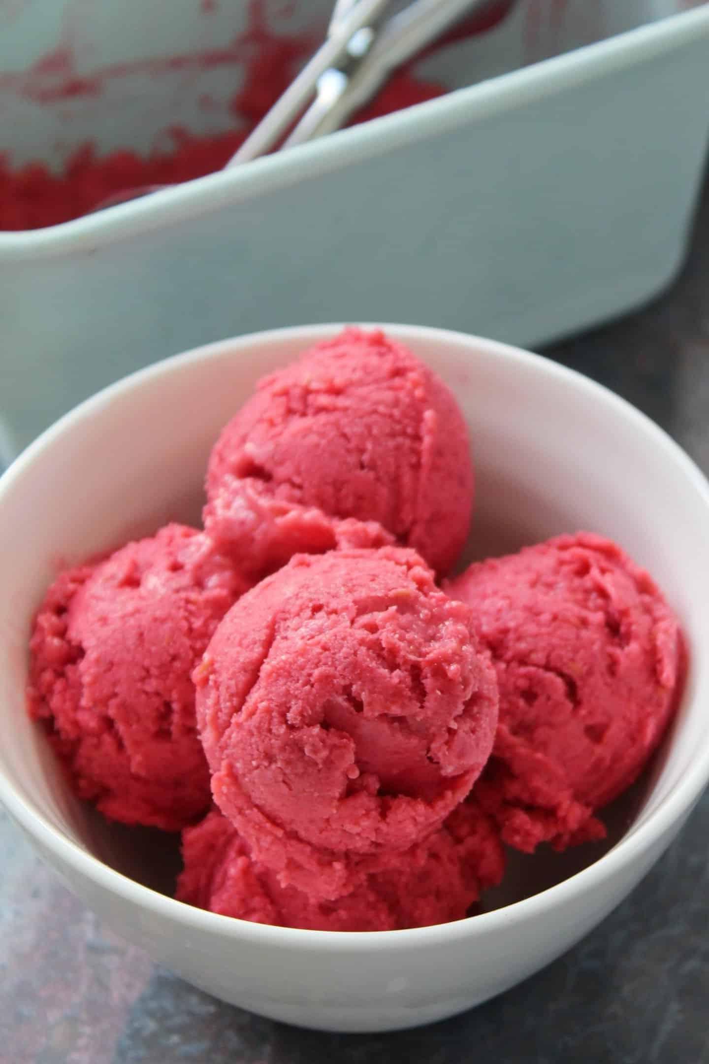 Sei celiaco/a in un'ondata di caldo quando... 7 ricetta yogurt gelato ai lamponi senza macchina