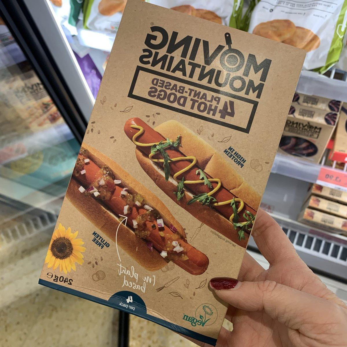 Prodotti vegani senza glutine per Veganuary: Moving Mountains Hot Dogs