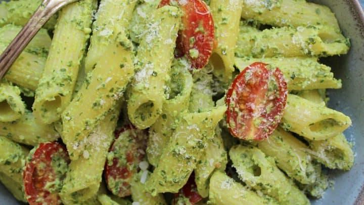 Pasta senza glutine con salsa di spinaci senza cottura
