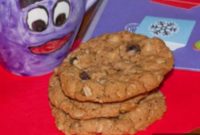 Santa’s Midnight Snack: Oatmeal Raisin Wonders