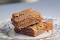 Golden Blondies with a Caramel Heart
