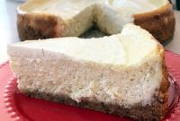 Velvety Sour Cream Cheesecake with Biscotti Crunch