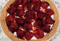 Refreshing Strawberry Yogurt Pie