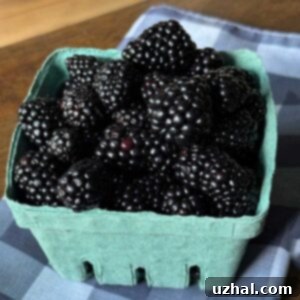 Fresh blackberries for quick blackberry cobbler recipe, highlighting the main ingredient.