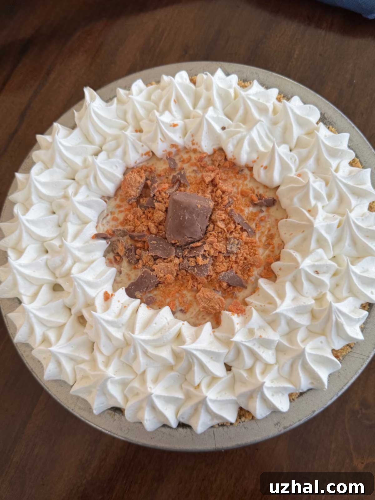 Brown Butter Ritz Crust Butterfinger Pie Deconstructed Butterfinger Pie with Brown Butter Ritz Crumble 2 Butterfinger Pie made with fresh whipped cream, cream cheese and a browned butter Ritz cracker crust.